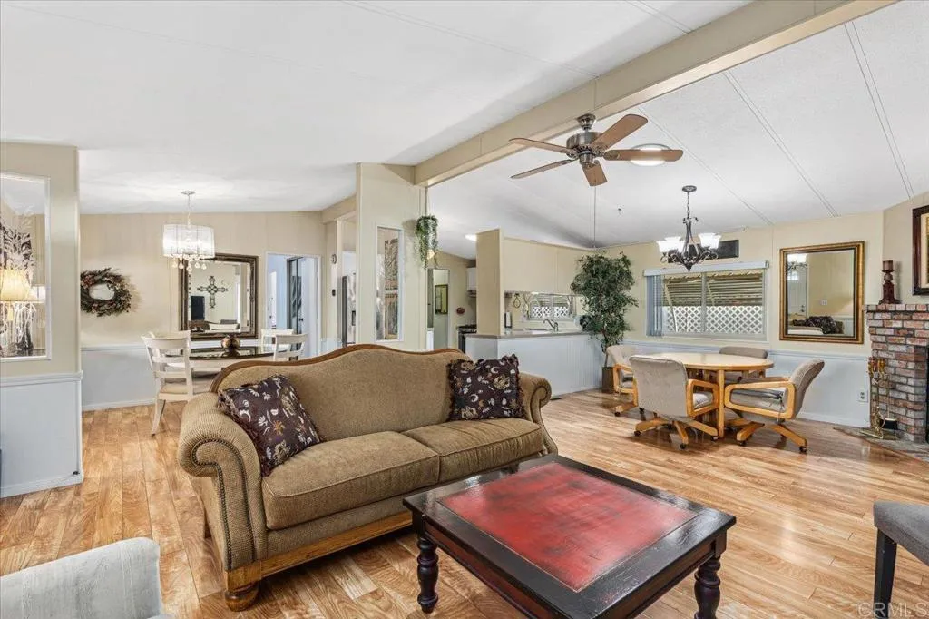 https://cdn.realtyfeed.com/cdn/127/306244339/a70b30b2a8d5b215d2dc0afd0b36b382.webp
