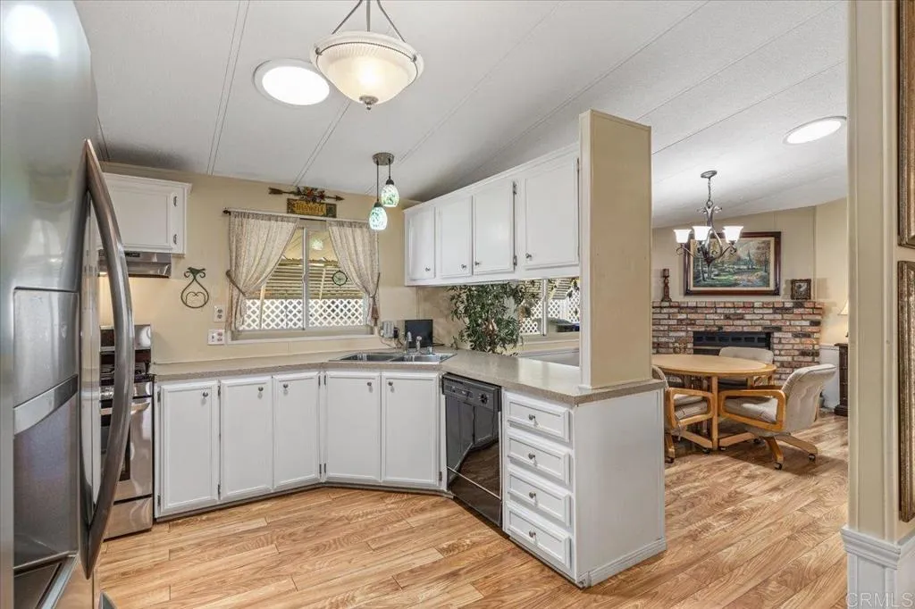 https://cdn.realtyfeed.com/cdn/127/306244339/f30f8225f72211a607015baf52fef5b4.webp
