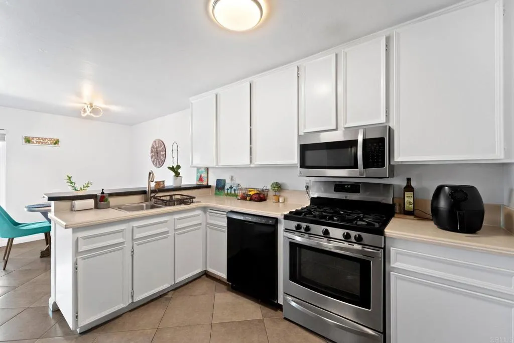 https://cdn.realtyfeed.com/cdn/127/306244762/35570485cbe43a8b05bbff14954d3906.webp