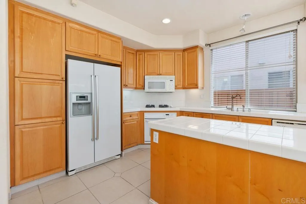 https://cdn.realtyfeed.com/cdn/127/306245838/03b083f4bd3ae64e4a140d4815d49371.webp