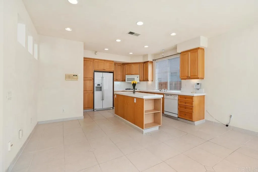 https://cdn.realtyfeed.com/cdn/127/306245838/725f4943a37d18f53f55c4814265632f.webp
