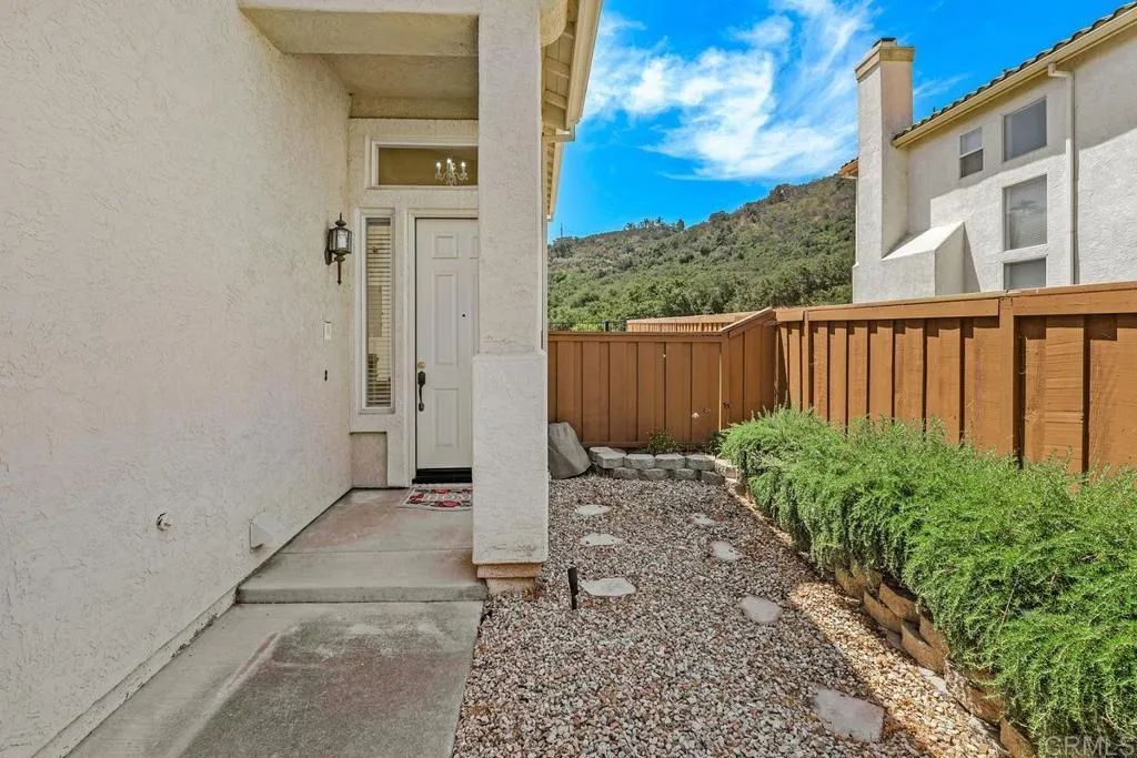 https://cdn.realtyfeed.com/cdn/127/306245838/8e8ccb0f79d64b225621fda333af6f88.webp