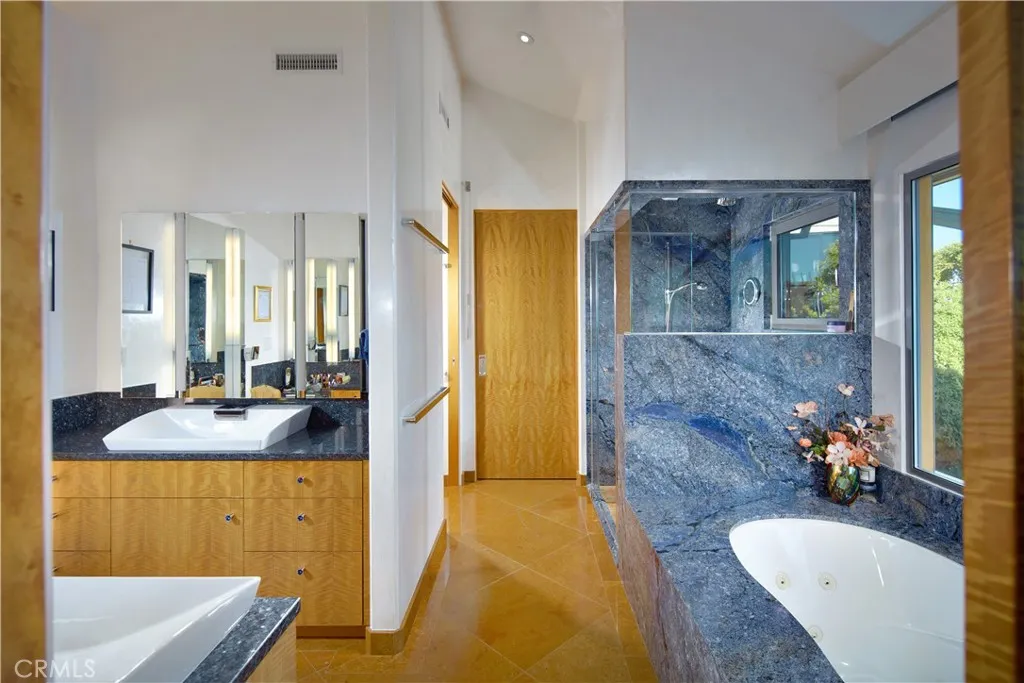 111 La Senda Drive, Laguna Beach, CA, 92651