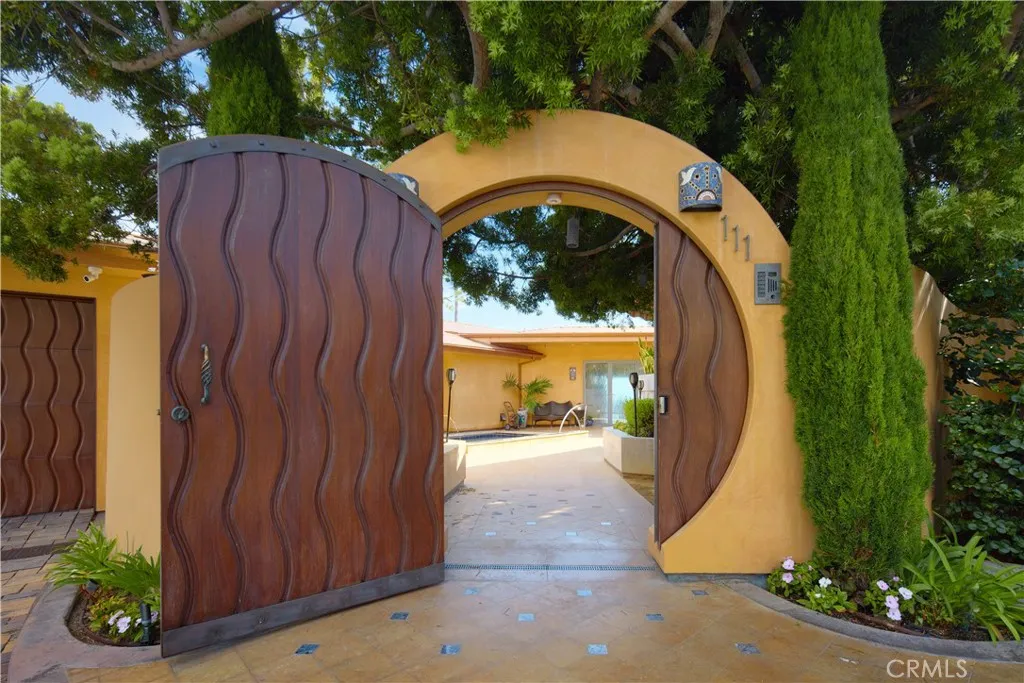 111 La Senda Drive, Laguna Beach, CA, 92651