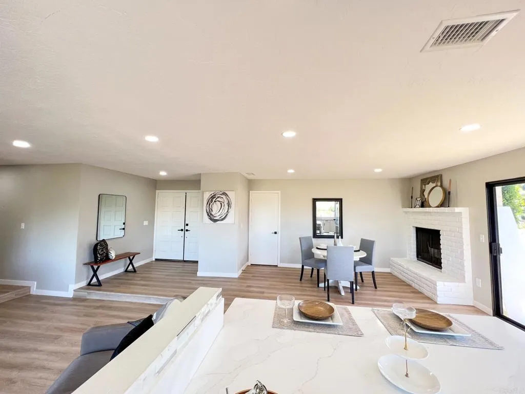 https://cdn.realtyfeed.com/cdn/127/306246873/05e5b4724a5b45d052ffbe92aaa3082b.webp