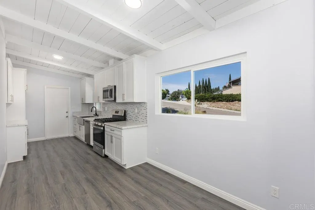 https://cdn.realtyfeed.com/cdn/127/306248163/382fb0ae1c8be1f4f124225569344822.webp