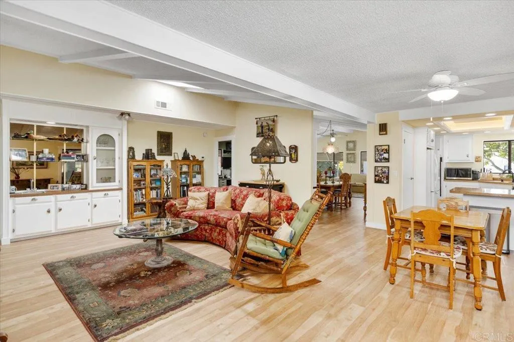 https://cdn.realtyfeed.com/cdn/127/306254642/2ca352358408137cd6cd9300eb9dbdf5.webp