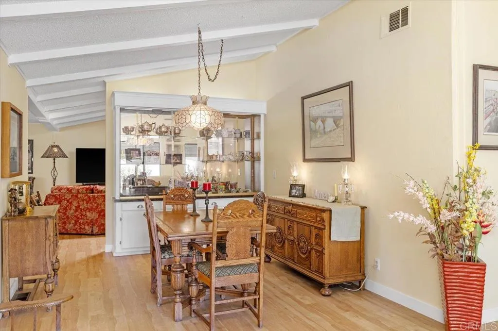 https://cdn.realtyfeed.com/cdn/127/306254642/365b0ef76e4a47db6a6d20e73e3b9a98.webp