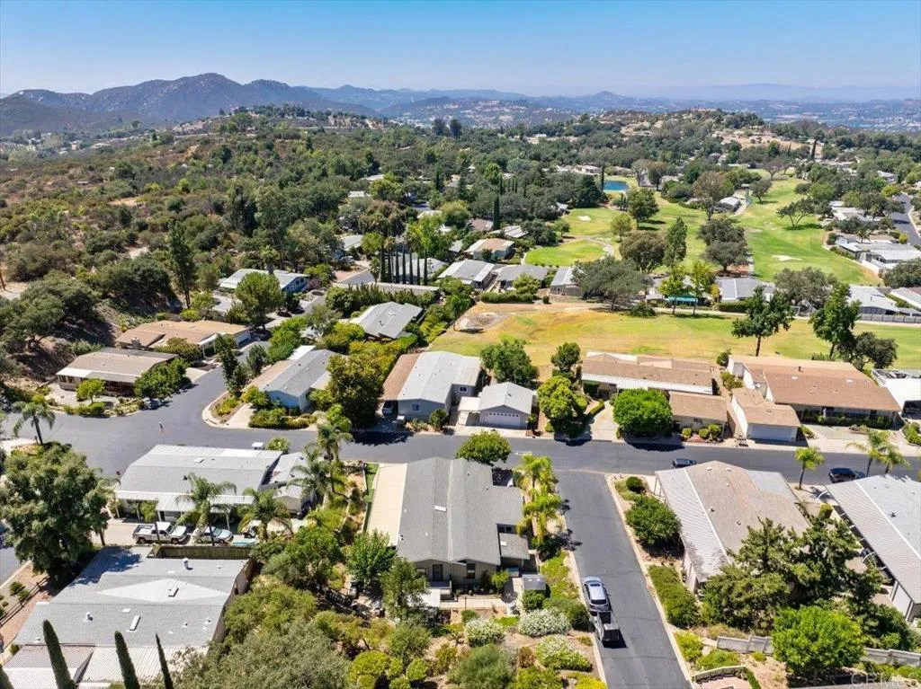 https://cdn.realtyfeed.com/cdn/127/306254642/86e94c32e6161a8a8a47810aff48d725.webp