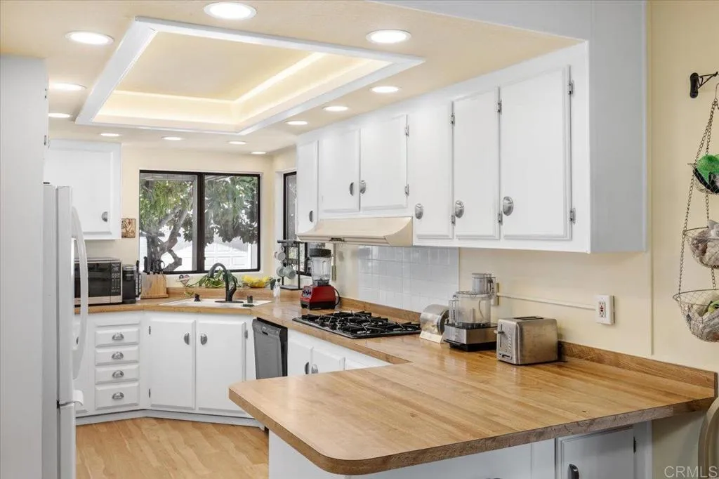 https://cdn.realtyfeed.com/cdn/127/306254642/986c7172ba92f28e4147fc9b3ef88216.webp