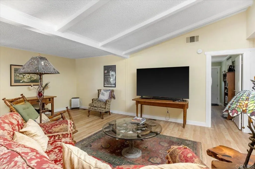 https://cdn.realtyfeed.com/cdn/127/306254642/a055f0e74eb841b8f0d97f71ad8fb86b.webp
