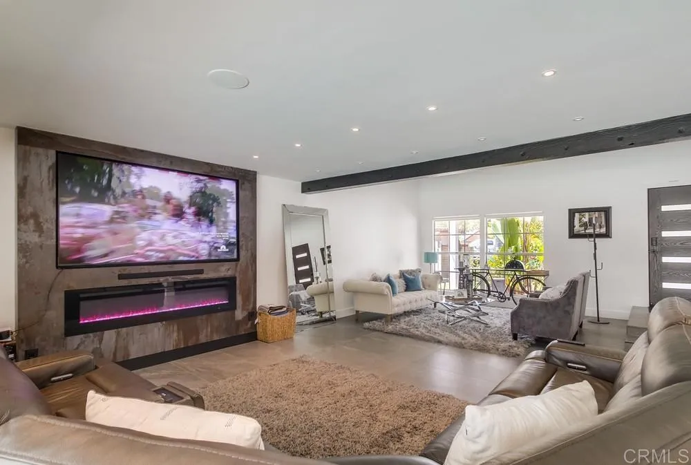 https://cdn.realtyfeed.com/cdn/127/306255851/77f6404f4a4b337e2e59029b4a930300.webp