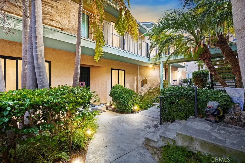More Details about MLS # SW24182660 : 552 CANYON DRIVE UNIT 4