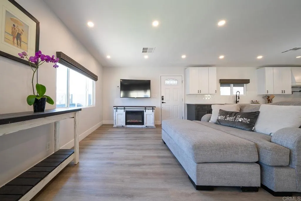 https://cdn.realtyfeed.com/cdn/127/306258211/4ce4fd86a929ae46a555f72410e63249.webp