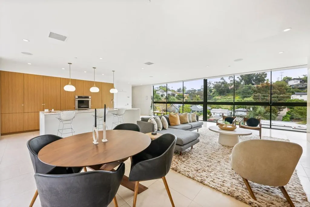 https://cdn.realtyfeed.com/cdn/127/306259554/079349312b4d417f7f80f5f4e524e5f5.webp