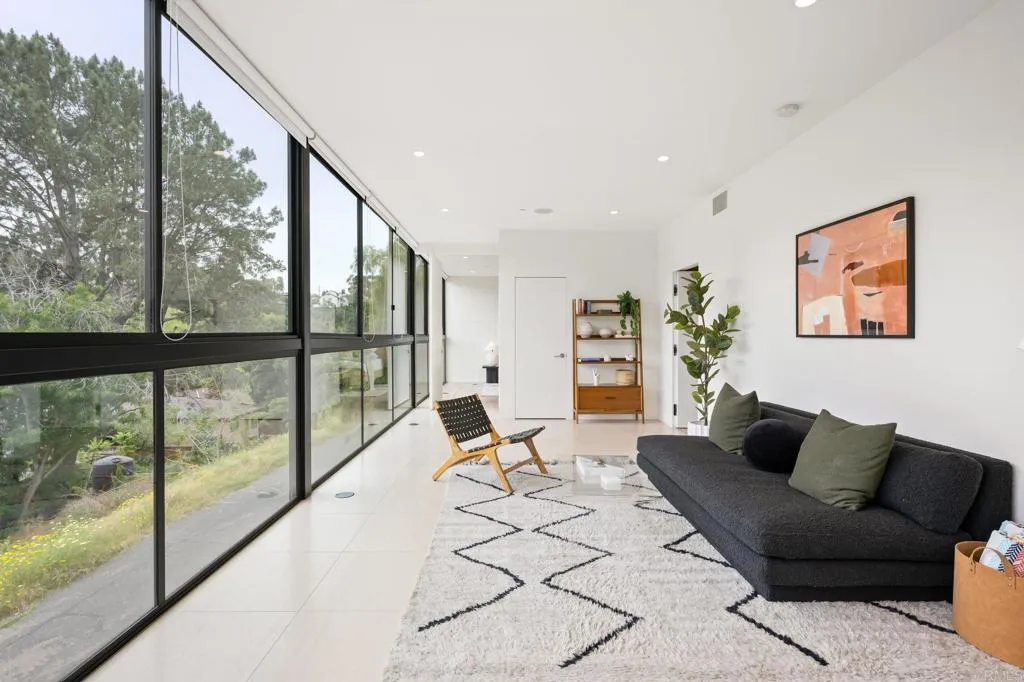 https://cdn.realtyfeed.com/cdn/127/306259554/149b41ef87068d8173838119ef86d746.webp