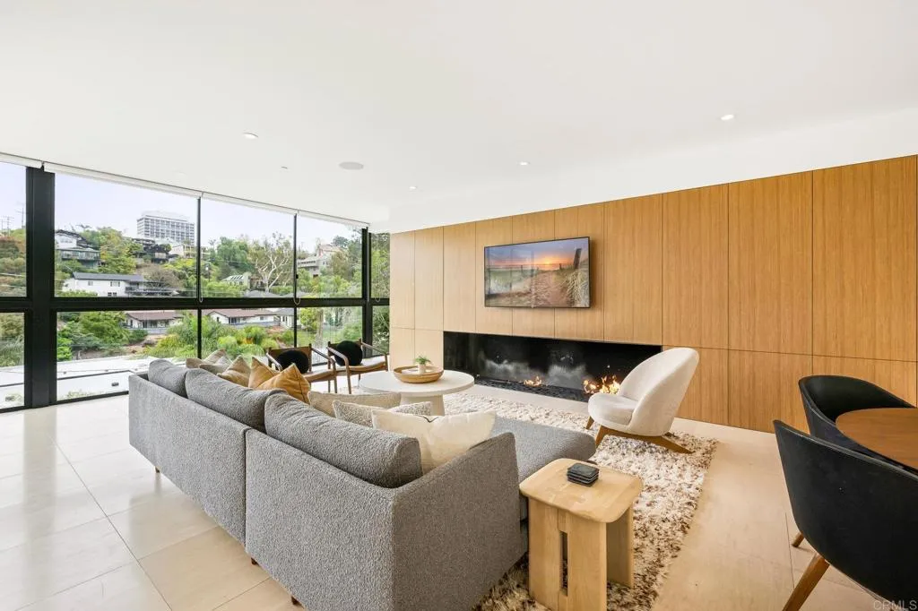https://cdn.realtyfeed.com/cdn/127/306259554/1e81cd0e56266091c67cd32811352d8f.webp