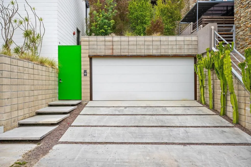 https://cdn.realtyfeed.com/cdn/127/306259554/39277f7a0695e22c726b5ae31697af20.webp