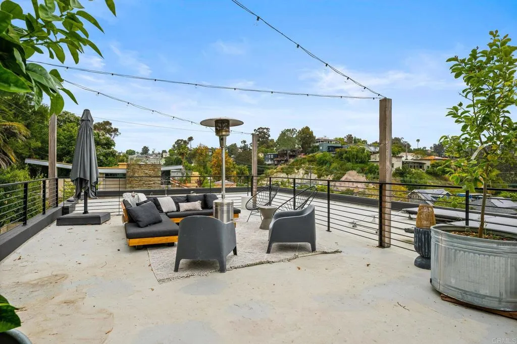 https://cdn.realtyfeed.com/cdn/127/306259554/3dd47f3d0f15b9f50ad3eed48571cc42.webp