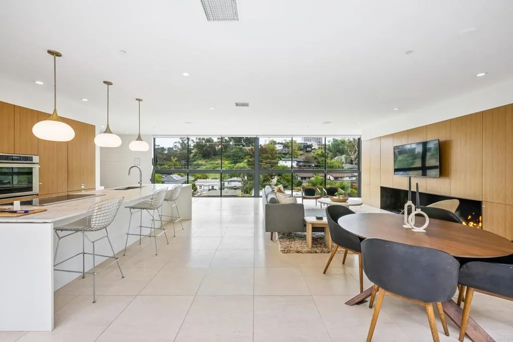 https://cdn.realtyfeed.com/cdn/127/306259554/4ca02c49cc2f9a91bed5cc83bca650e5.webp