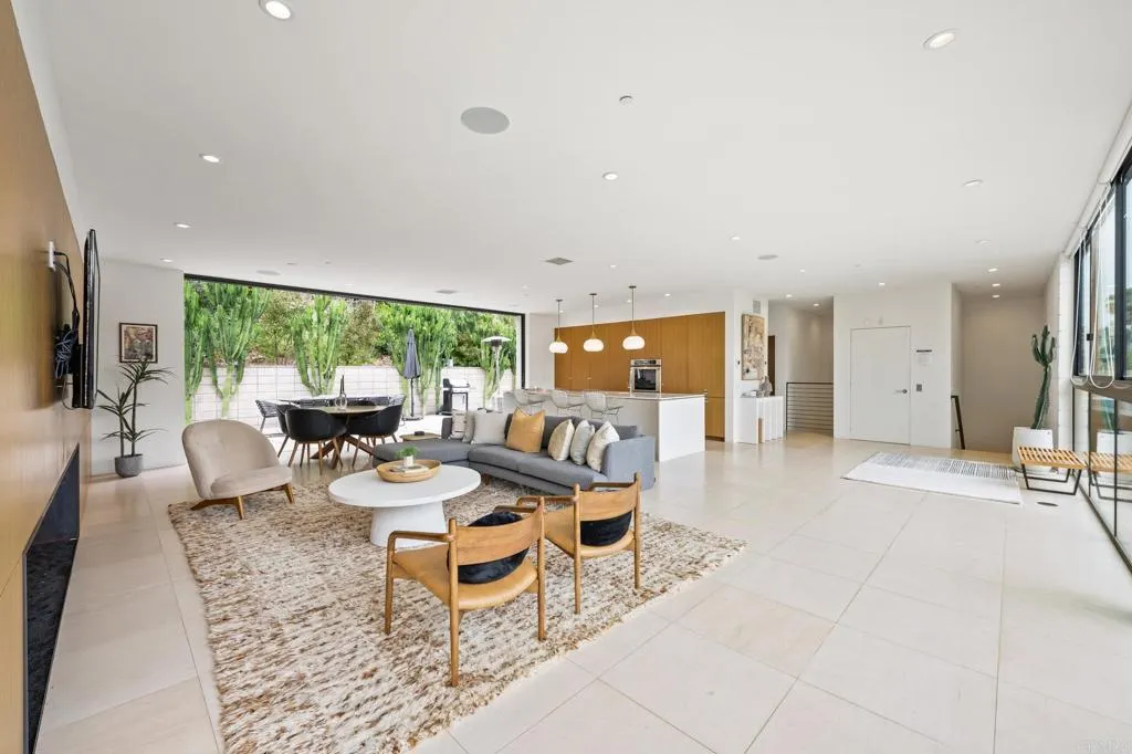 https://cdn.realtyfeed.com/cdn/127/306259554/6526b2f02a90c95262a1107de9d9c55b.webp