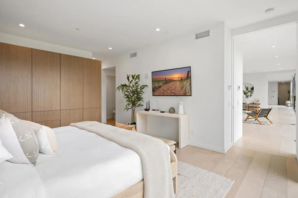 https://cdn.realtyfeed.com/cdn/127/306259554/810c5ea439c958f50a2d330a8ea1b007.webp