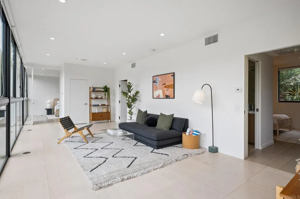 https://cdn.realtyfeed.com/cdn/127/306259554/af16b59ad3ae8e6d5b0db9ef78a26cfa.webp
