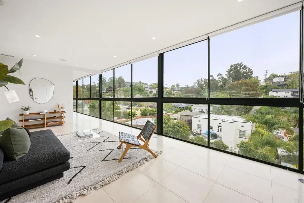 https://cdn.realtyfeed.com/cdn/127/306259554/f6840390e316f7a5f6978ed4dc7f22ce.webp