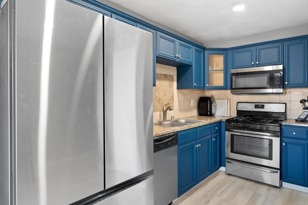 More Details about MLS # PTP2405445 : 1130 N BROADWAY UNIT B