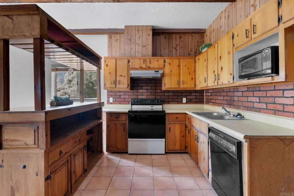 https://cdn.realtyfeed.com/cdn/127/306260760/0e439080d48a2ff7cc0c59548e2c8760.webp