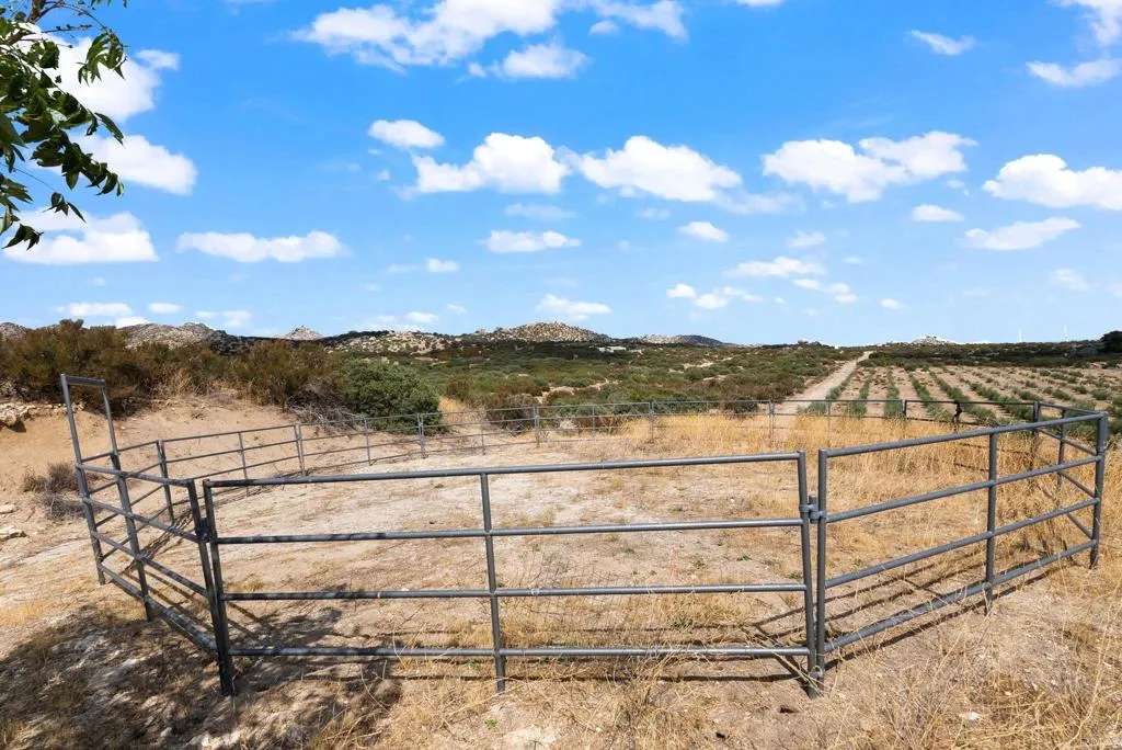https://cdn.realtyfeed.com/cdn/127/306260760/4fcacb9e3a0215aa0cc7f72d448e76cd.webp