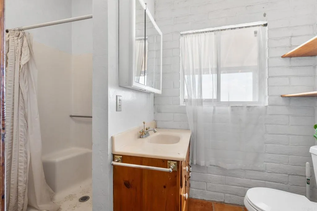 https://cdn.realtyfeed.com/cdn/127/306260760/5cb5759a837f2923ea1c00913b1cd2f2.webp