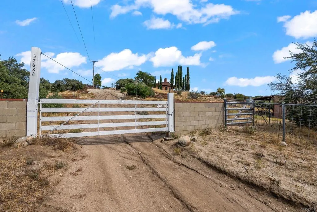 https://cdn.realtyfeed.com/cdn/127/306260760/79dd18826d1b3b00e4a703dd16e9852e.webp