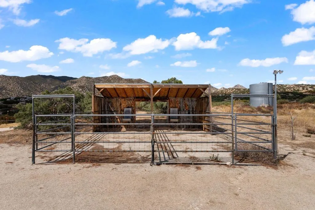 https://cdn.realtyfeed.com/cdn/127/306260760/9d442962d4aba2763d58bbdf3d872ef8.webp