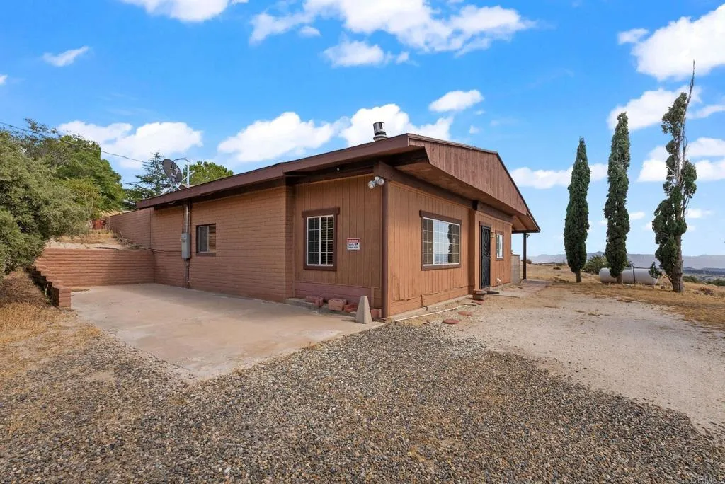 https://cdn.realtyfeed.com/cdn/127/306260760/e49ecbae22cc0d82d670f6f8efc47e1b.webp