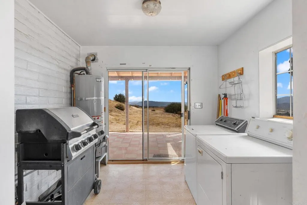 https://cdn.realtyfeed.com/cdn/127/306260760/ef955349ba31c033a60cb530d80441d3.webp