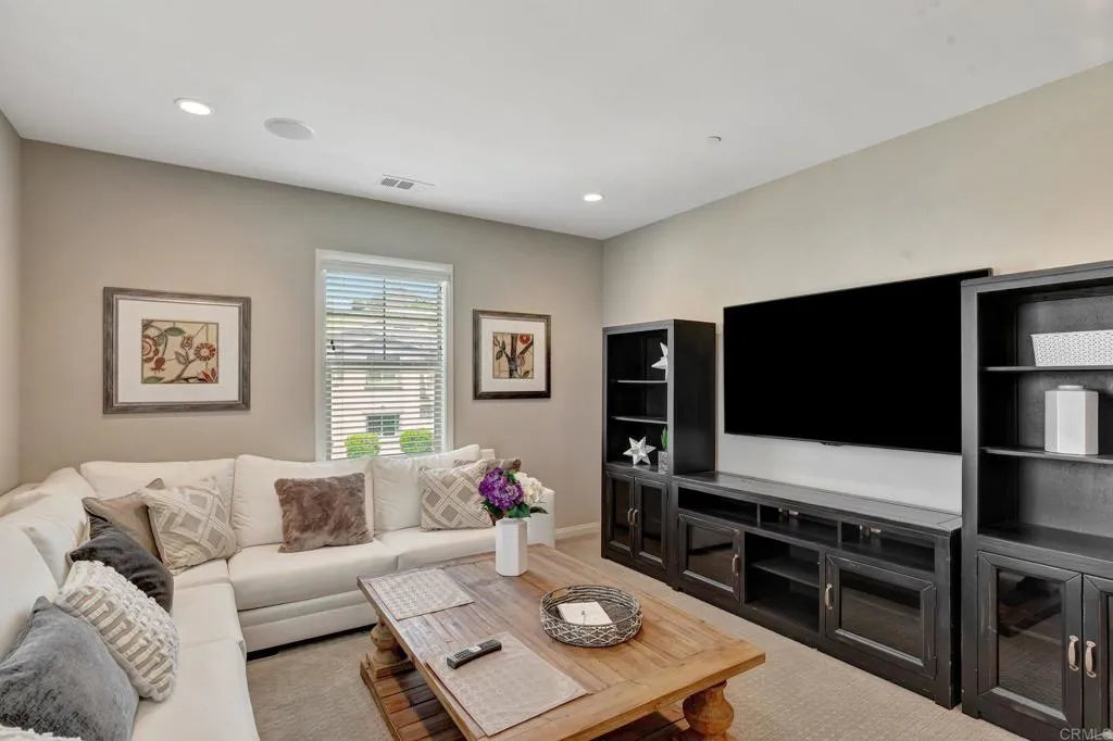 https://cdn.realtyfeed.com/cdn/127/306261903/4a3e3b304e619970e0844e532af307d9.webp