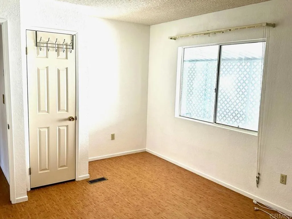 https://cdn.realtyfeed.com/cdn/127/306263181/a6de13500a99439205f9e2ead7d75b82.webp