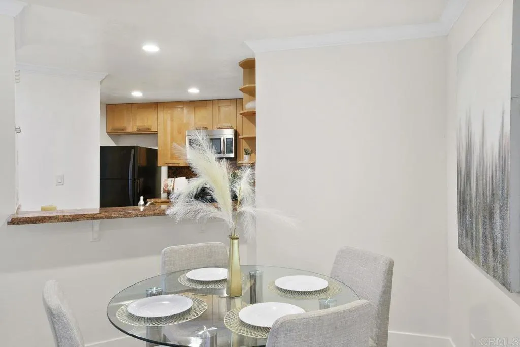 https://cdn.realtyfeed.com/cdn/127/306264683/93272a7feb15ed7d57812559abd7ae72.webp