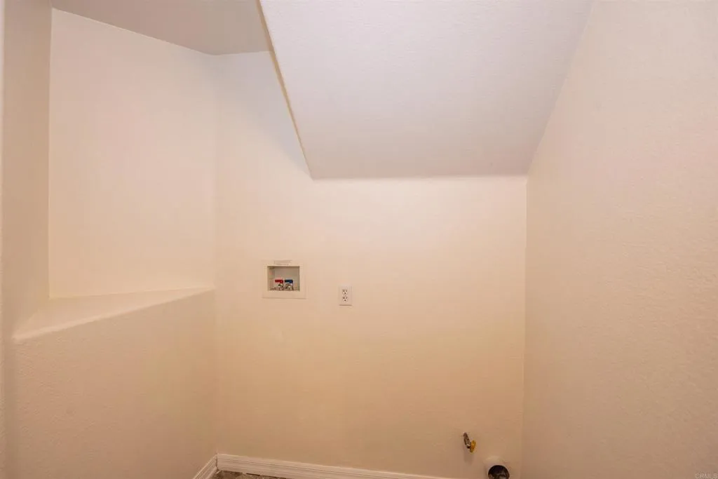 https://cdn.realtyfeed.com/cdn/127/306264749/070c072f48930d164053b03bc7bf3363.webp