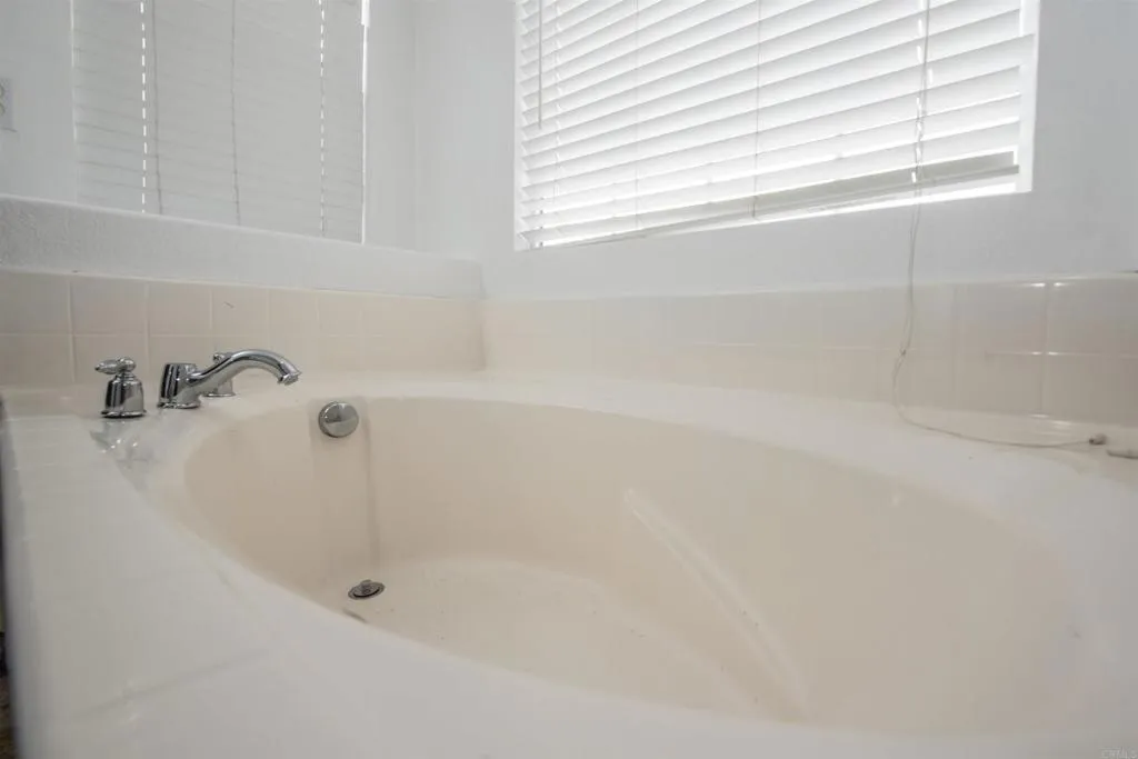 https://cdn.realtyfeed.com/cdn/127/306264749/7f754cfe433e0237cf20cca79a1f8a55.webp
