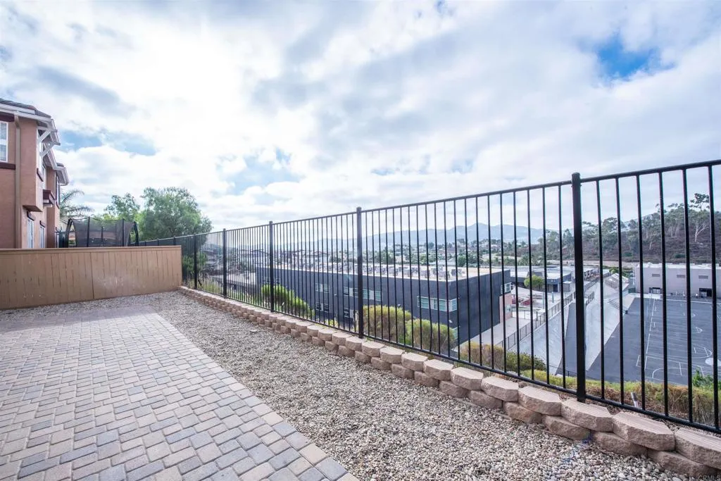 https://cdn.realtyfeed.com/cdn/127/306264749/cb0c934e2b255d53175b21d033a2145b.webp