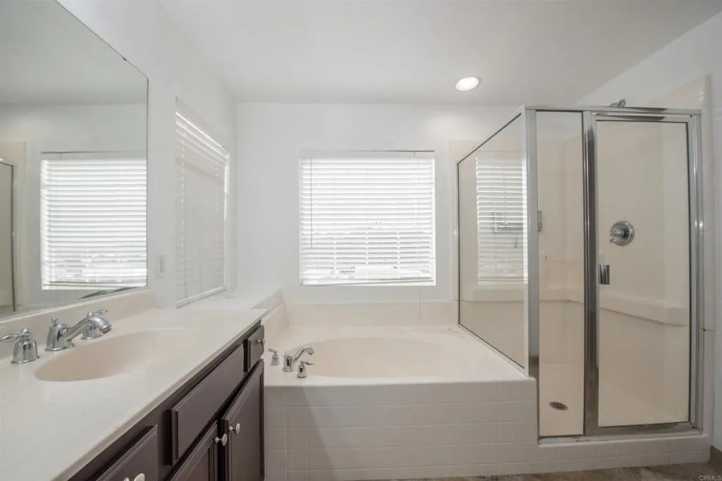 https://cdn.realtyfeed.com/cdn/127/306264749/e16d63ca1ca5084e96c5ee2bf8bad7b2.webp