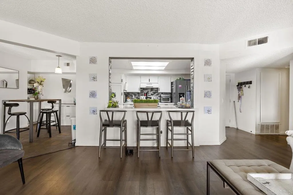 https://cdn.realtyfeed.com/cdn/127/306265206/1e243c428c6e366c15c45977264ecdc8.webp