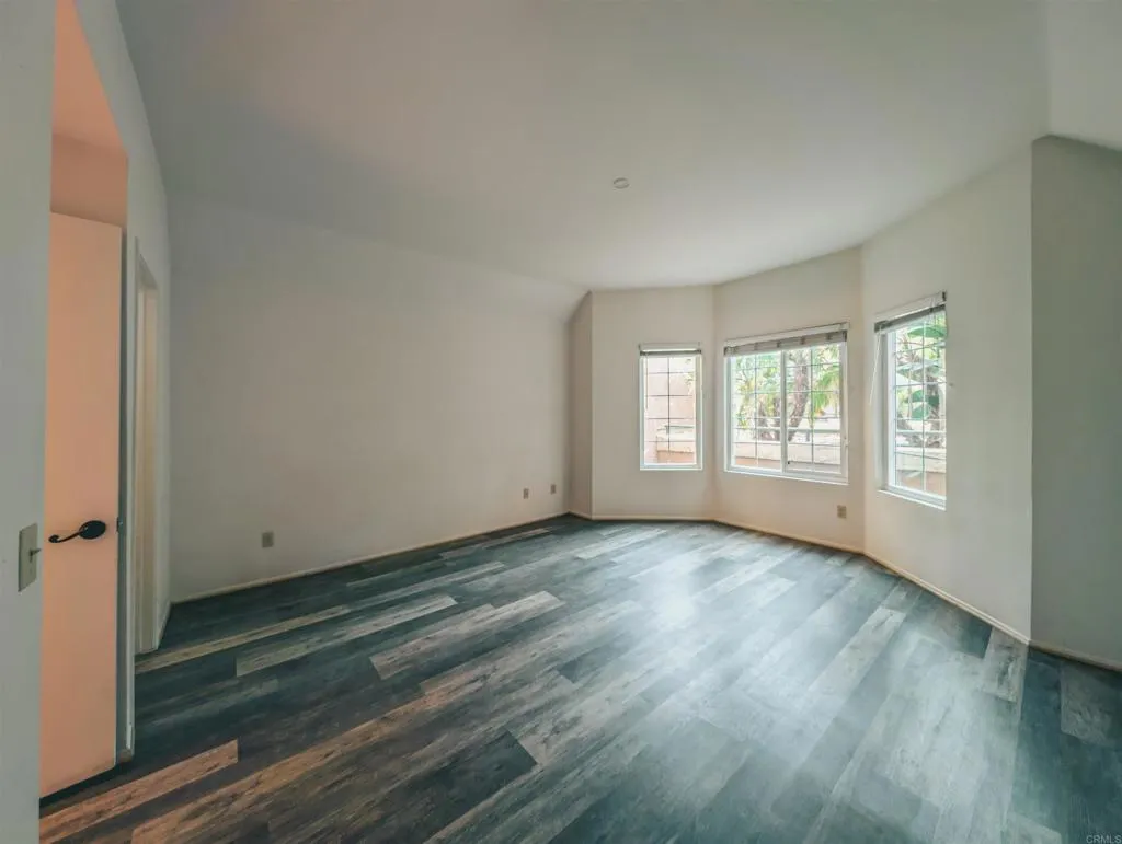 https://cdn.realtyfeed.com/cdn/127/306265926/973f74fac346cb9a35e52df547dd7c87.webp