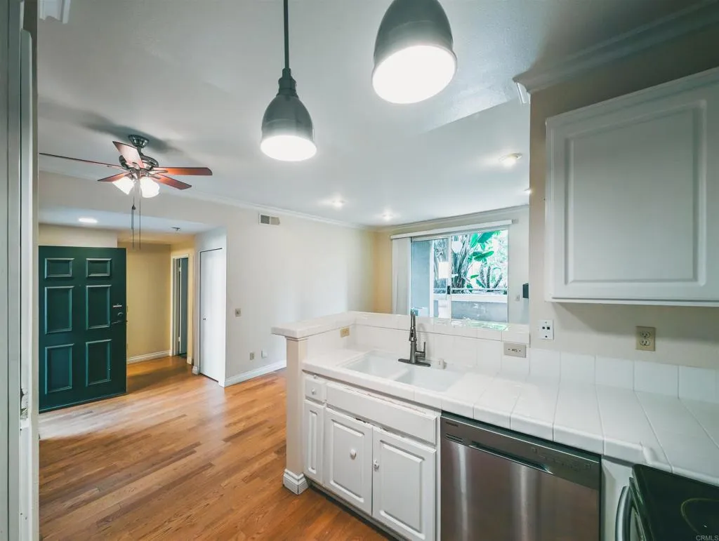 https://cdn.realtyfeed.com/cdn/127/306265926/ea3993ed51ae382a0ce781144e5c7684.webp