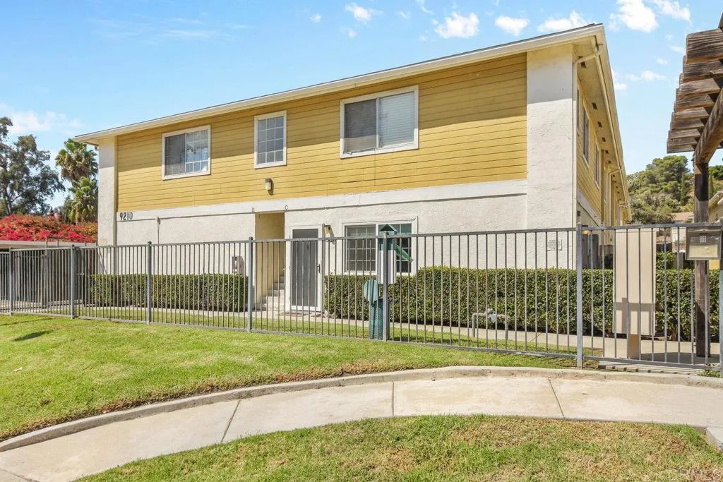 https://cdn.realtyfeed.com/cdn/127/306267203/fe3a5aca5df0e37c63ea3135811b6dcf.webp