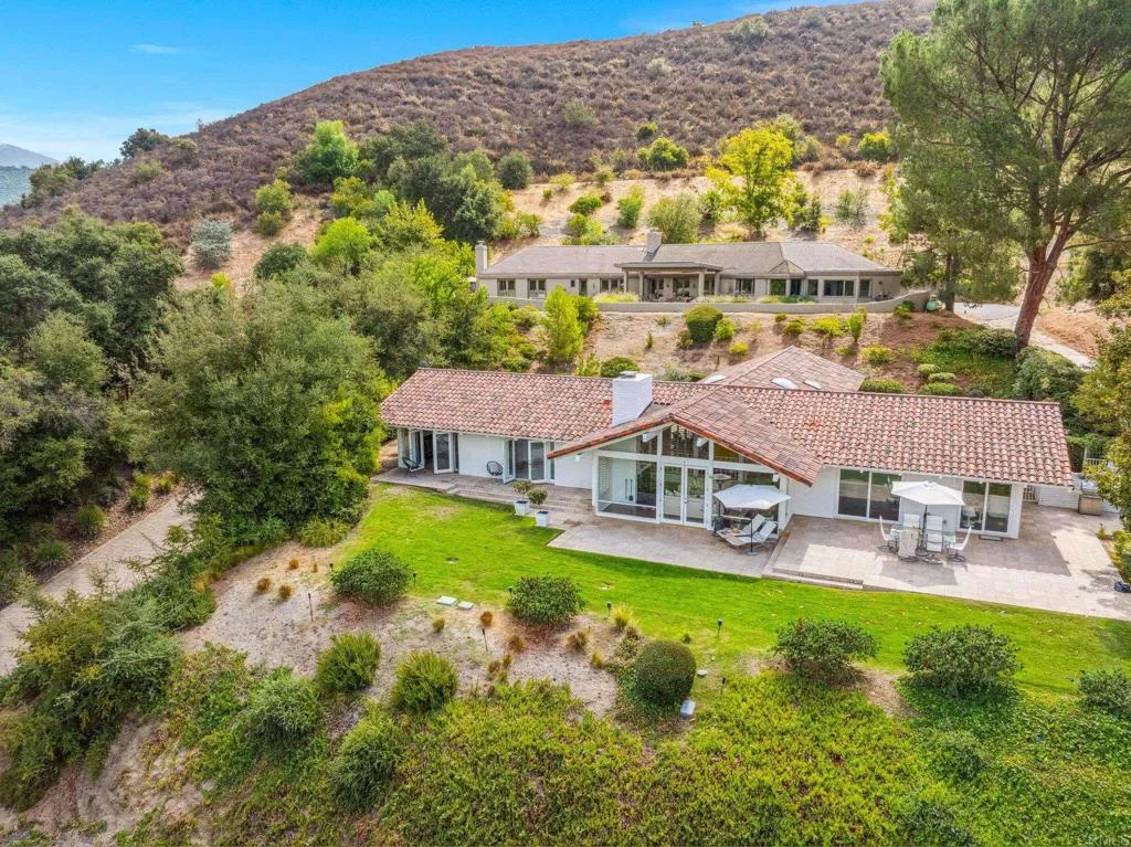 https://cdn.realtyfeed.com/cdn/127/306267434/82f1603253656fdeaa786f1ddd9ee585.webp
