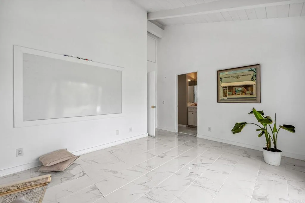 https://cdn.realtyfeed.com/cdn/127/306267434/8940886cad76188ed862cb3674cdbc45.webp