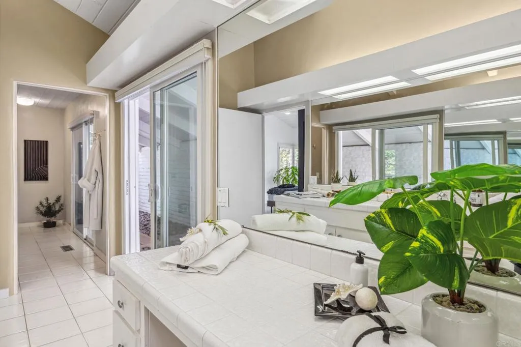 https://cdn.realtyfeed.com/cdn/127/306267434/93d683aef06bf395695c56e75172d470.webp